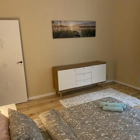 아파트 3Bdr Apartment With A Terrace In Kadriorg 탈린