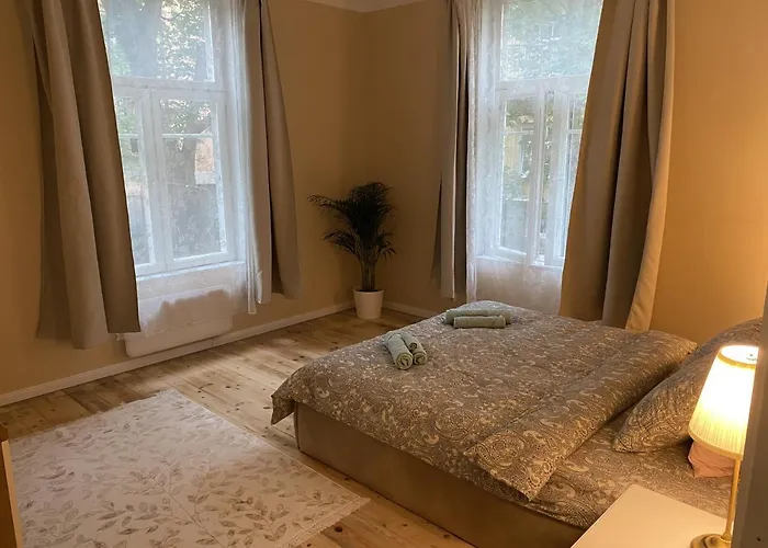 아파트 3Bdr Apartment With A Terrace In Kadriorg