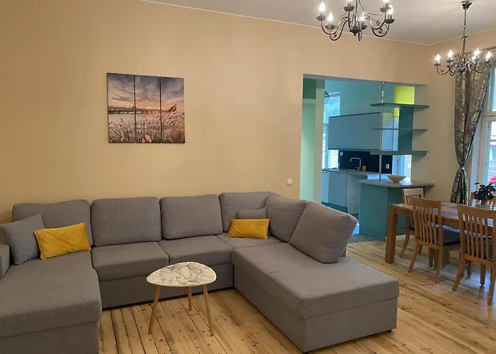 3Bdr Apartment With A Terrace In Kadriorg 아파트 탈린